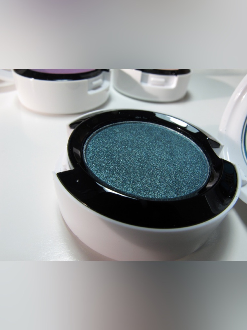 ONE OF A KIND | MAC Cosmetics Eye Shadow | Birds & Berries